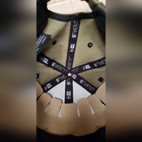 Women's New Era Camo Tampa Bay Buccaneers Core Classic 9TWENTY Adjustable Cap - Picture 8 of 9